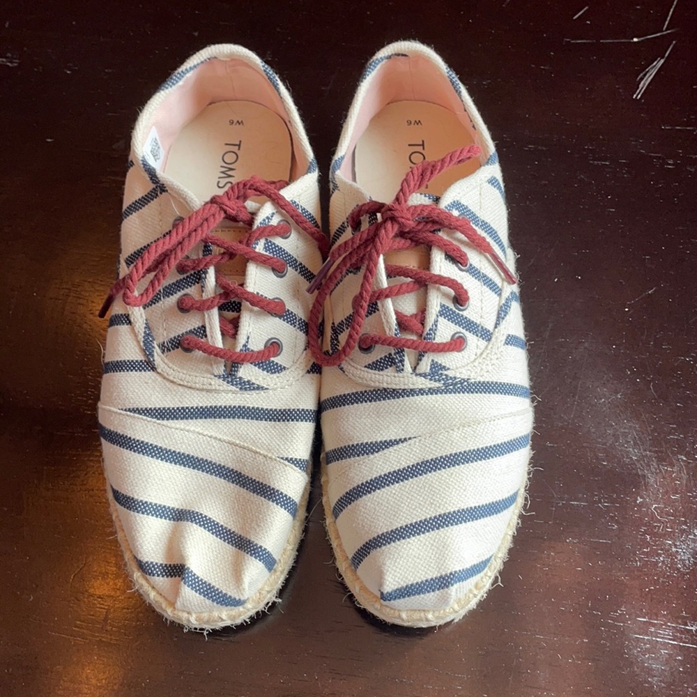 Toms shoes